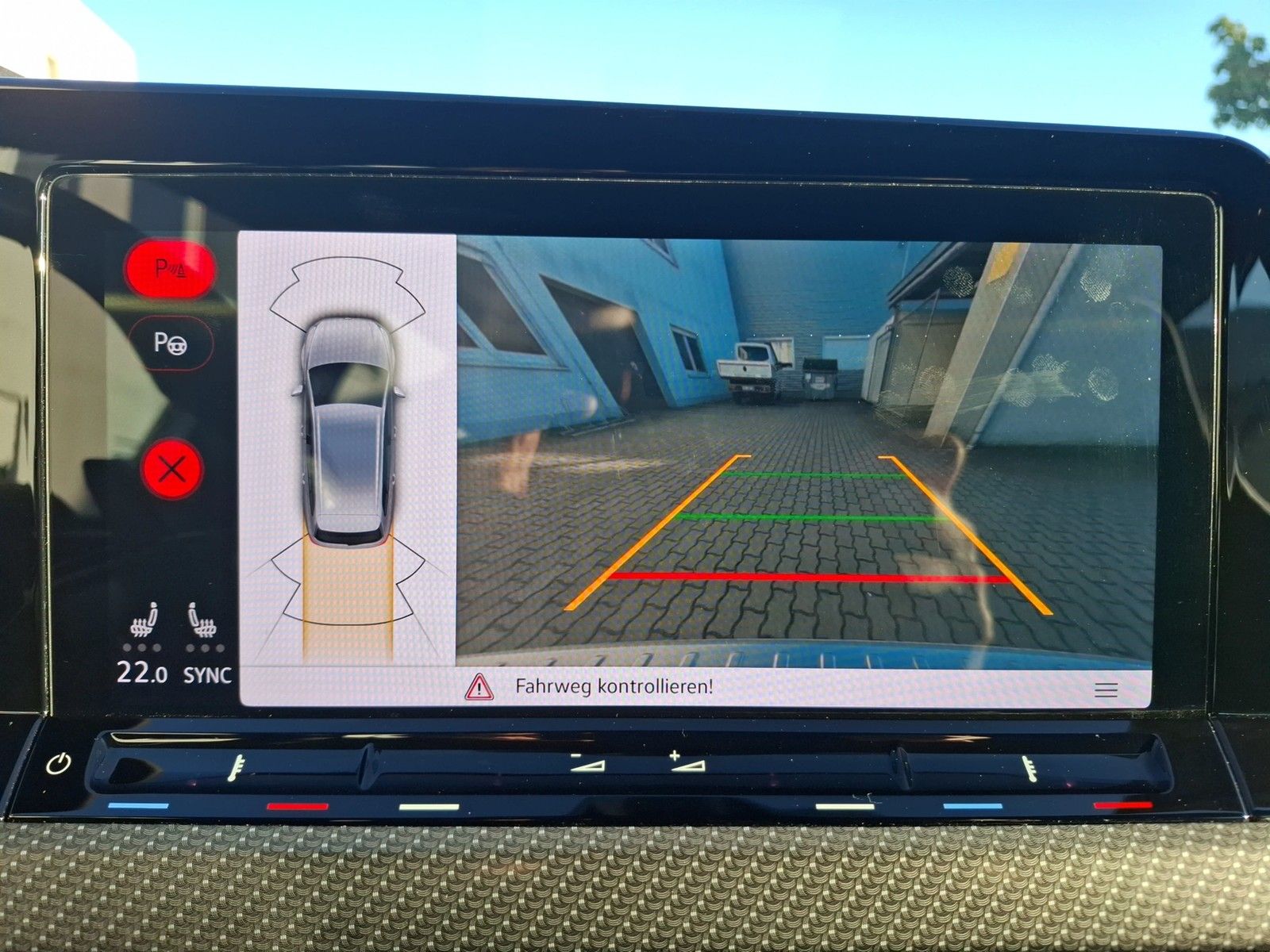 Fahrzeugabbildung Volkswagen Golf VIII Variant R DSG 4M Matrix Navi AID ACC R