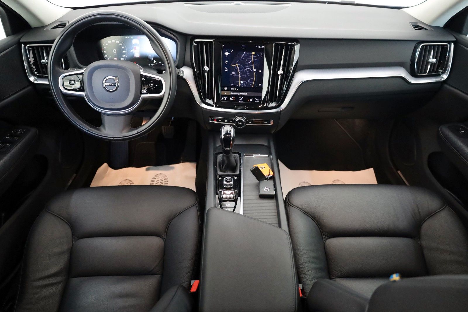 Fahrzeugabbildung Volvo V60 Momentum Pro Leder,Navi,LED,CarPlay, AHK el.