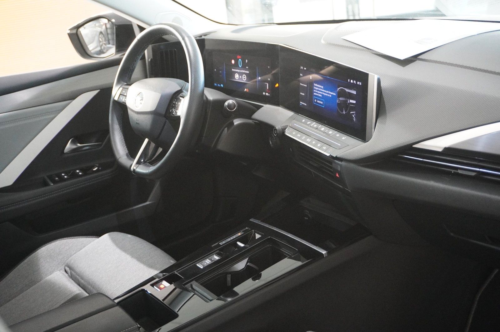 Fahrzeugabbildung Opel Astra L Lim. 1.6 HYBRID ELEGANCE NAVI/LED/KAMERA