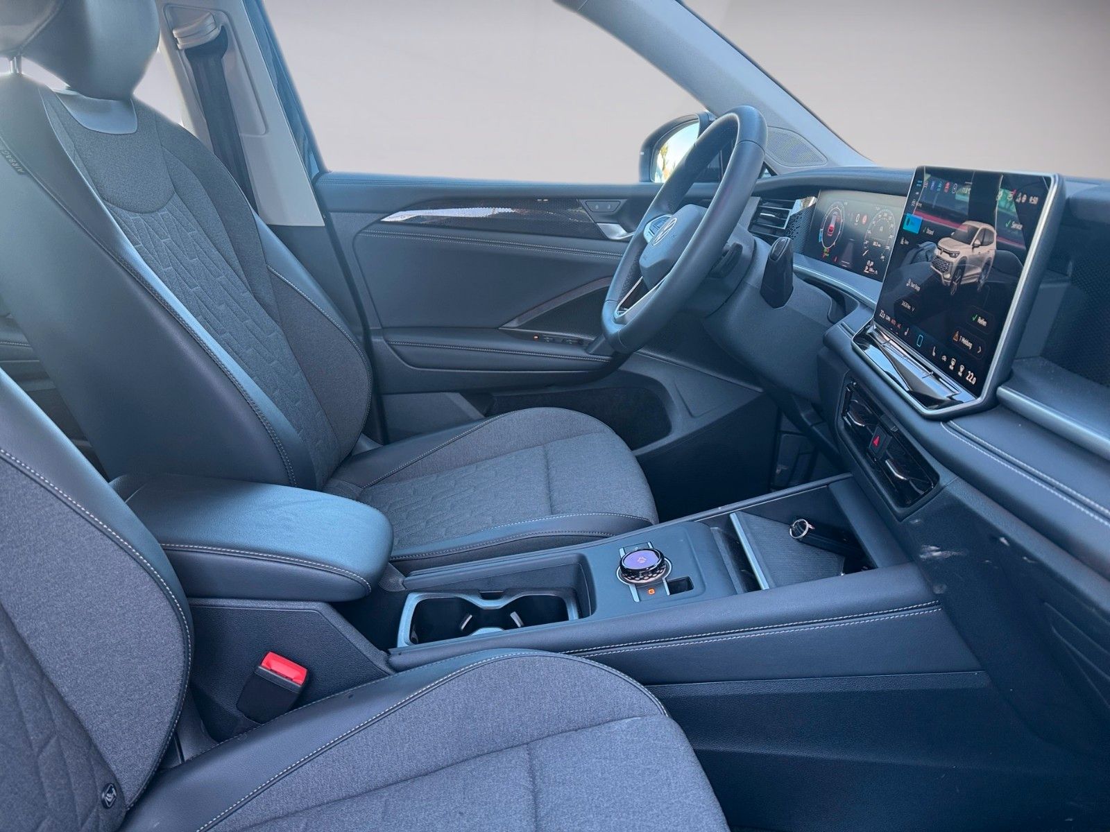 Fahrzeugabbildung Volkswagen Tayron Life 1.5 TSI