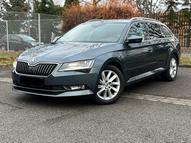 Skoda Superb Combi Style KAMERA DIGITAL AMBIENTE LED