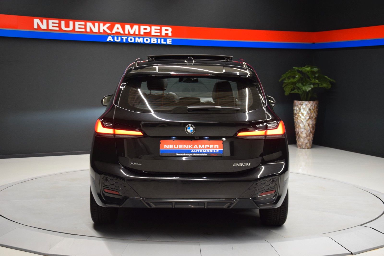 Fahrzeugabbildung BMW 223i xDrive Active Tourer M Sport Pano HuD AHK