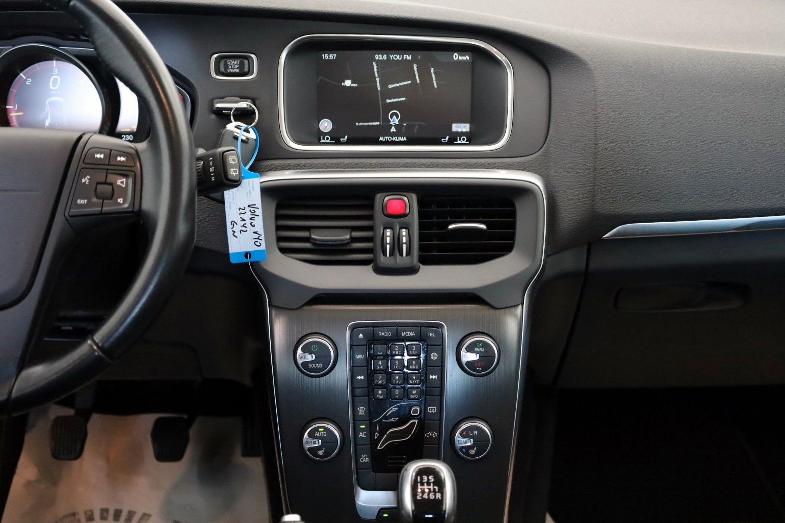 Fahrzeugabbildung Volvo V40 You! TLeder,Navi,Xenon,Kamera,SH,PDC,SR+WR
