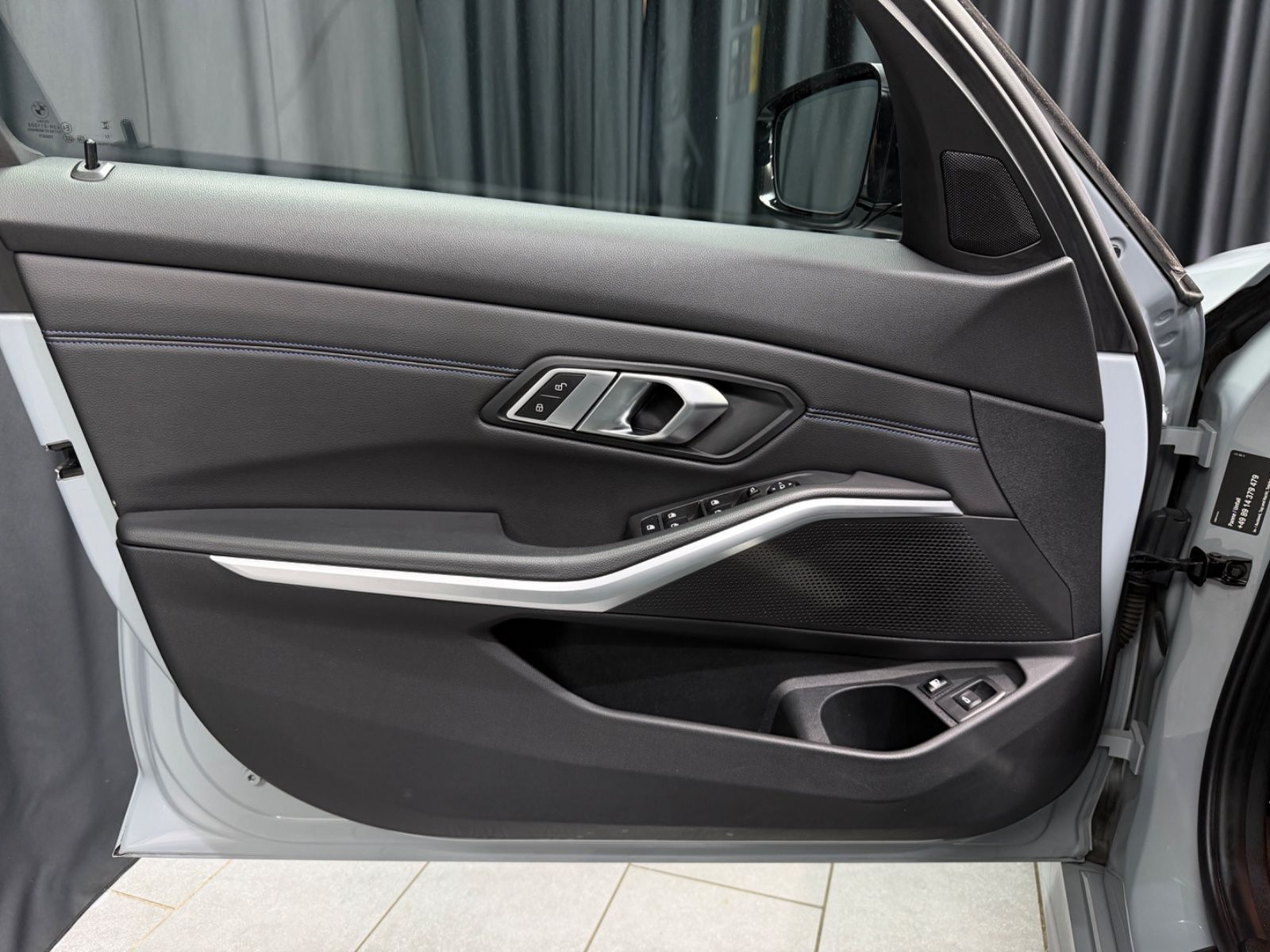 Fahrzeugabbildung BMW 330e Touring M Sport|HEAD-UP|NAVI|HIFI|WIDESCREE