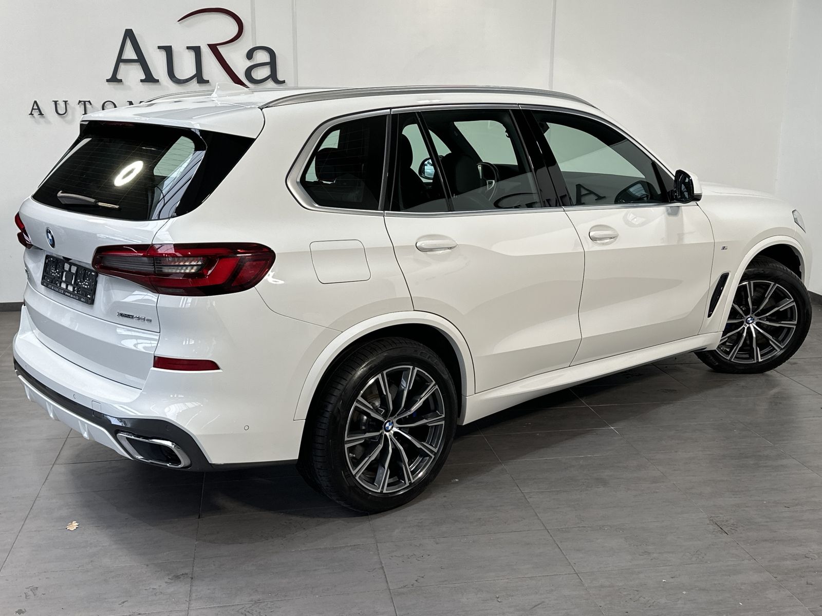Fahrzeugabbildung BMW X5 xDrive45e M-Sport NAV+LED+AHK+360°KAMERA+20ZO