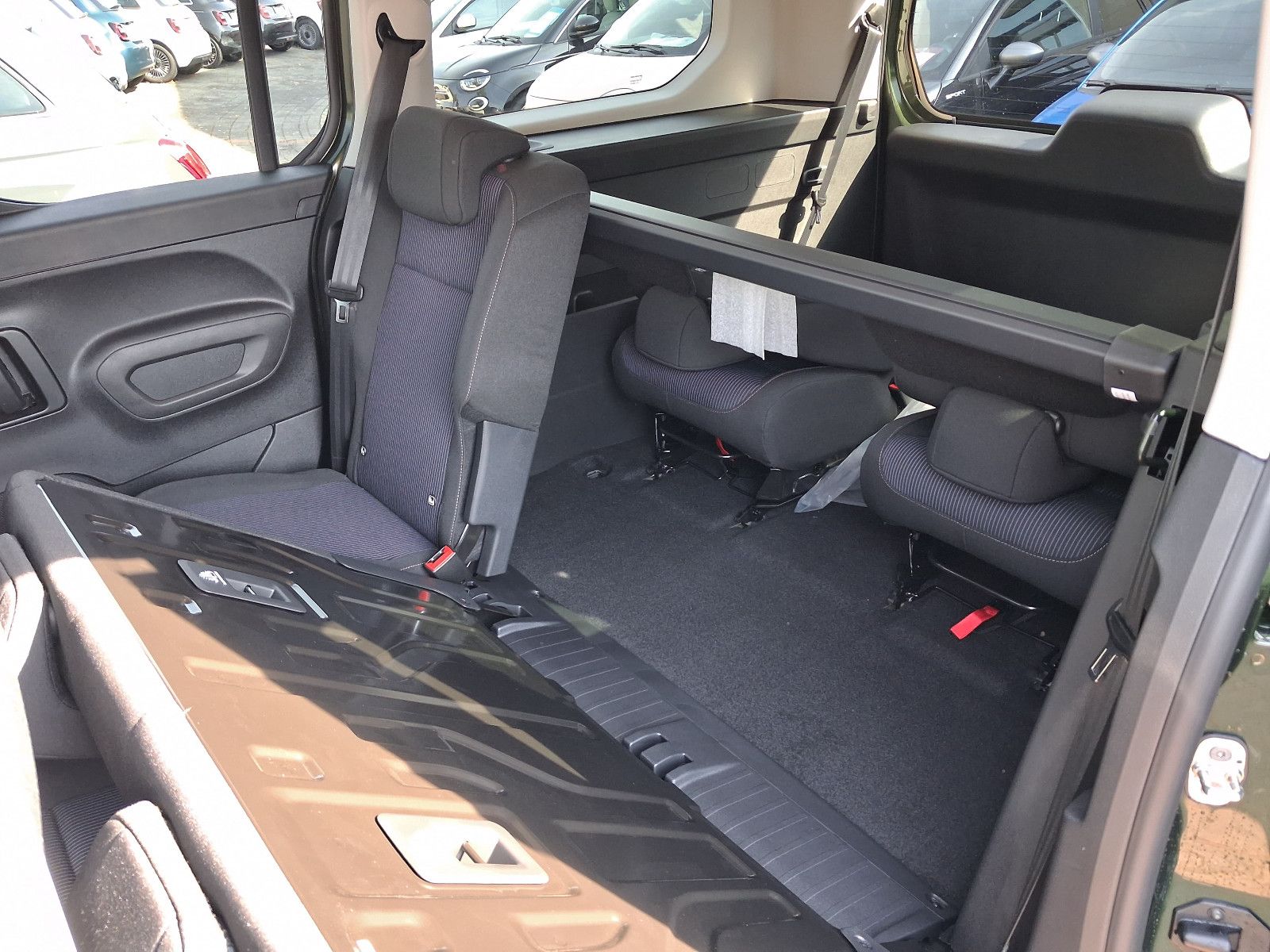 Fahrzeugabbildung Fiat Qubo L 7-Sitzer L2 1.5 Diesel 96 kW Icon