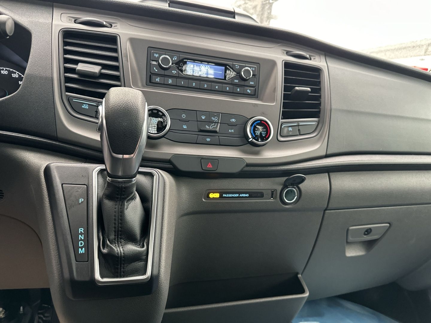Fahrzeugabbildung Ford Transit Pritsche 350 L2 Einzelkabine Kipper Tren