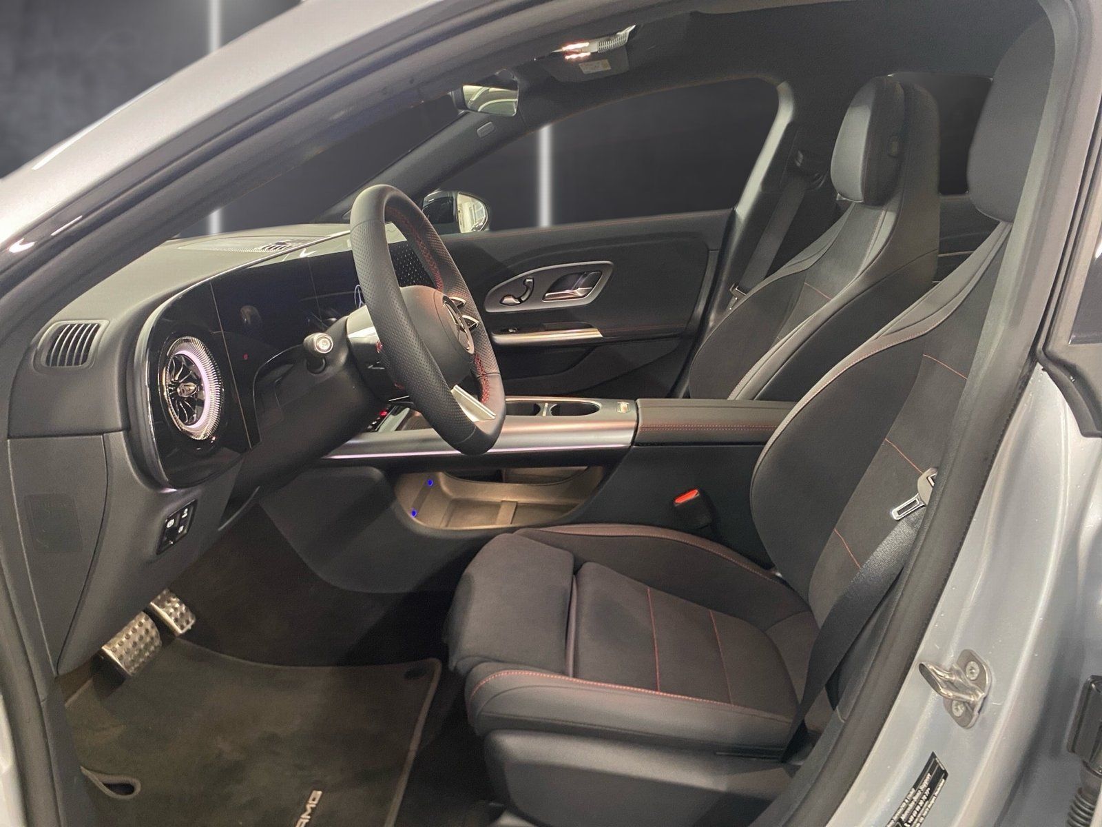 Fahrzeugabbildung Mercedes-Benz CLA 200 AMG*Distro*360°*MultiBeam*Night*Pano*LED