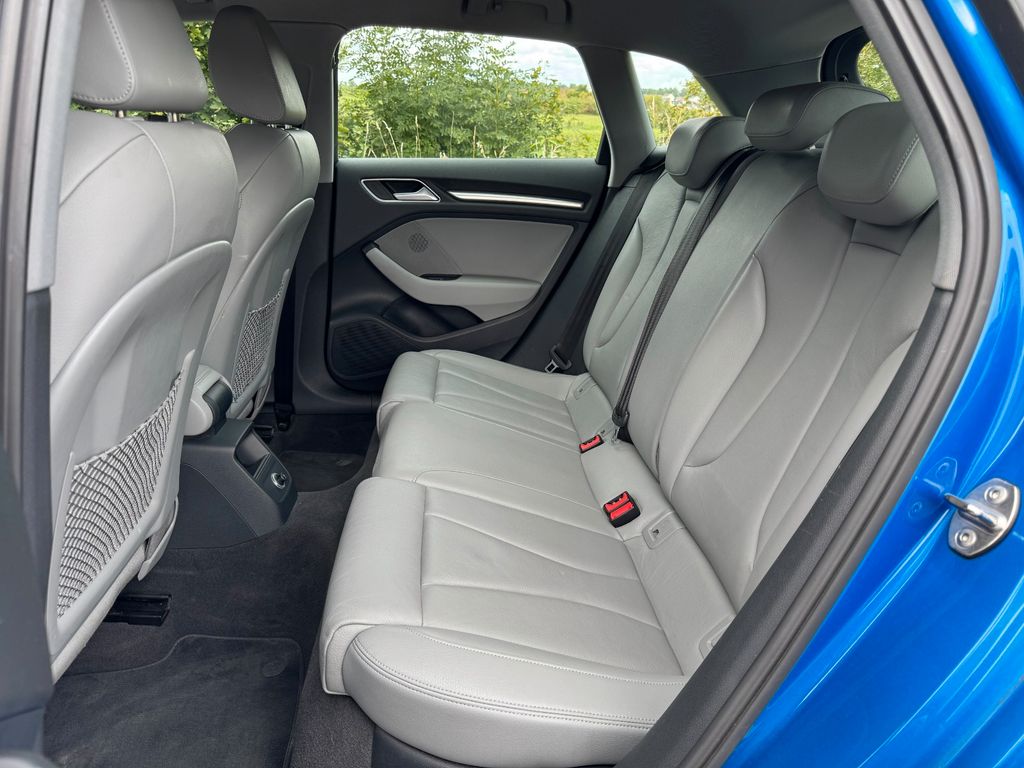 Audi A3 2.0 TFSI S tronic quattro,1Hand,ACC,RFK,Leder