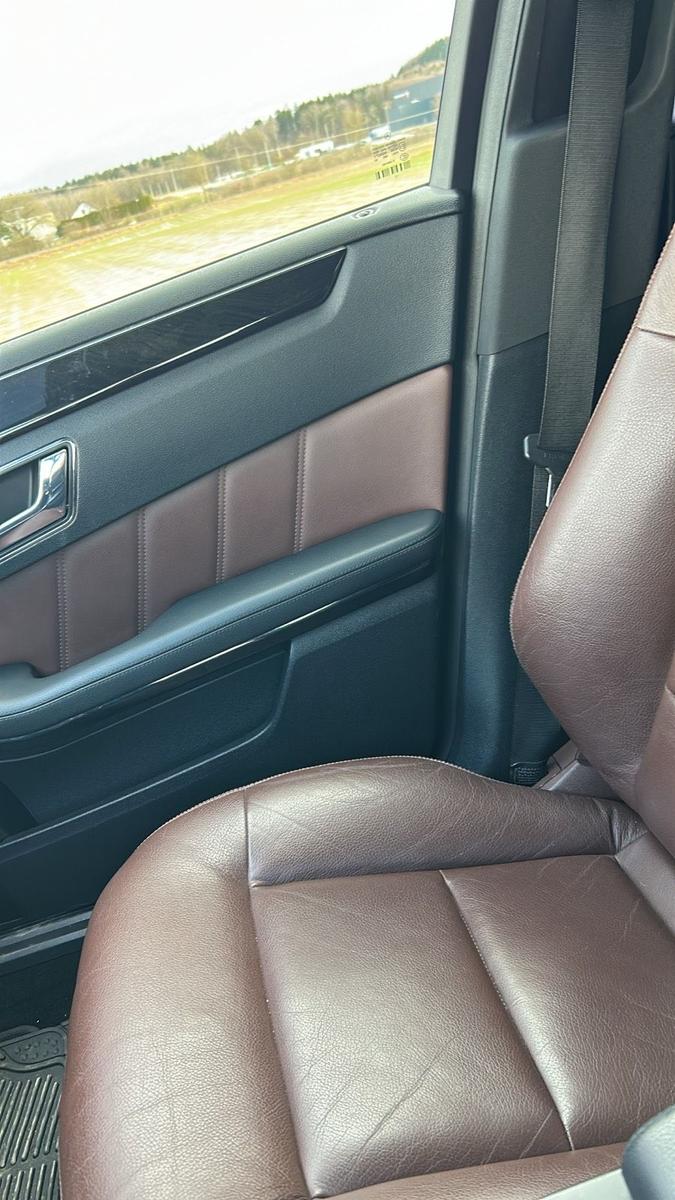 Mercedes-Benz E220 2010 — interior