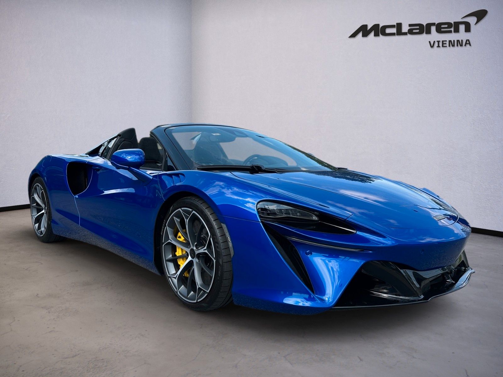 McLaren Artura Spider / Aurora Blue / Comfort Seats imagem 2