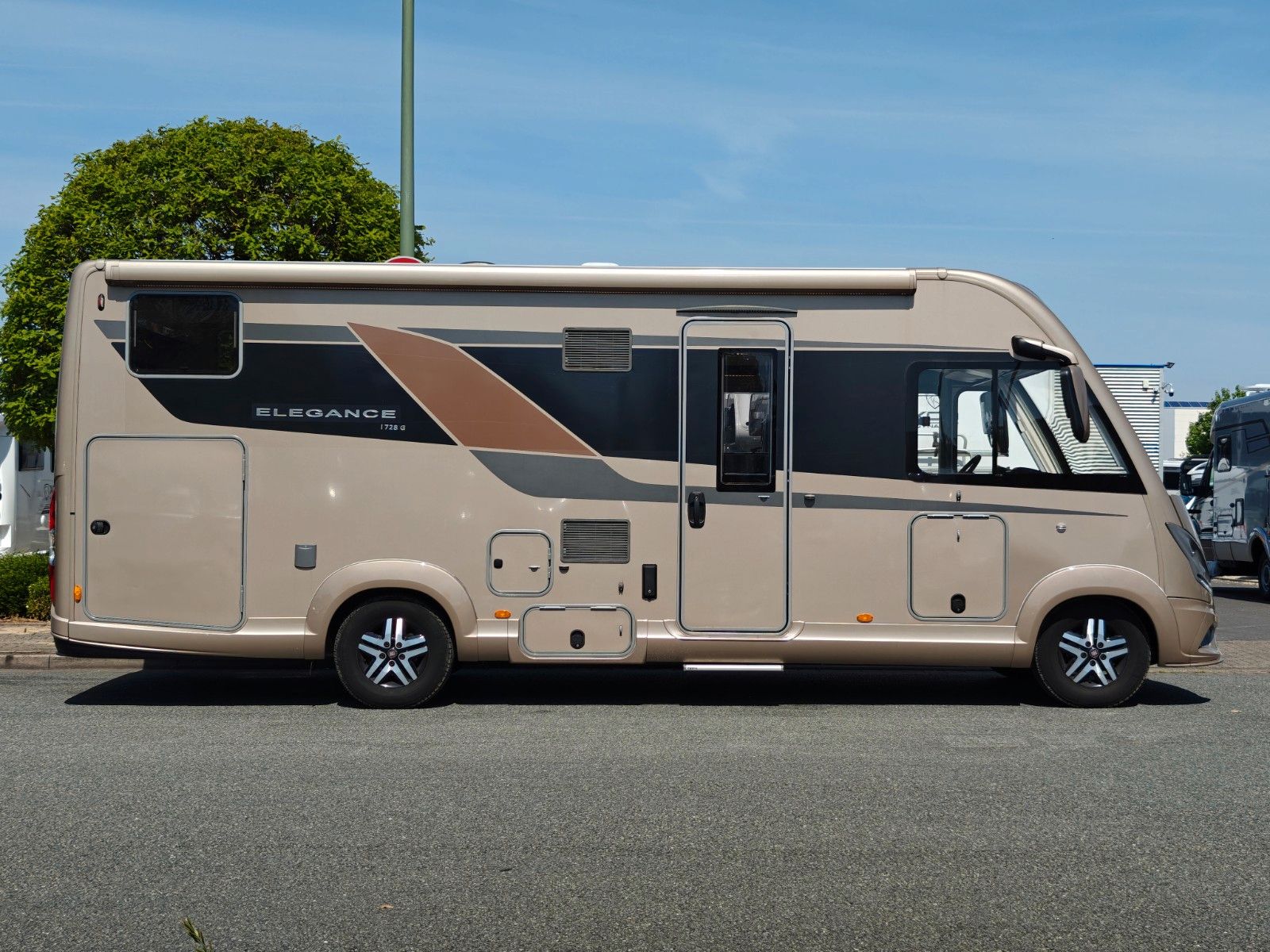 Fahrzeugabbildung Bürstner Elegance I 728 G - 150PS, SAT, TV, Navi, 2x AGM