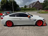 BMW M4 GT4 Original Rennwagen  - BMW: Renn