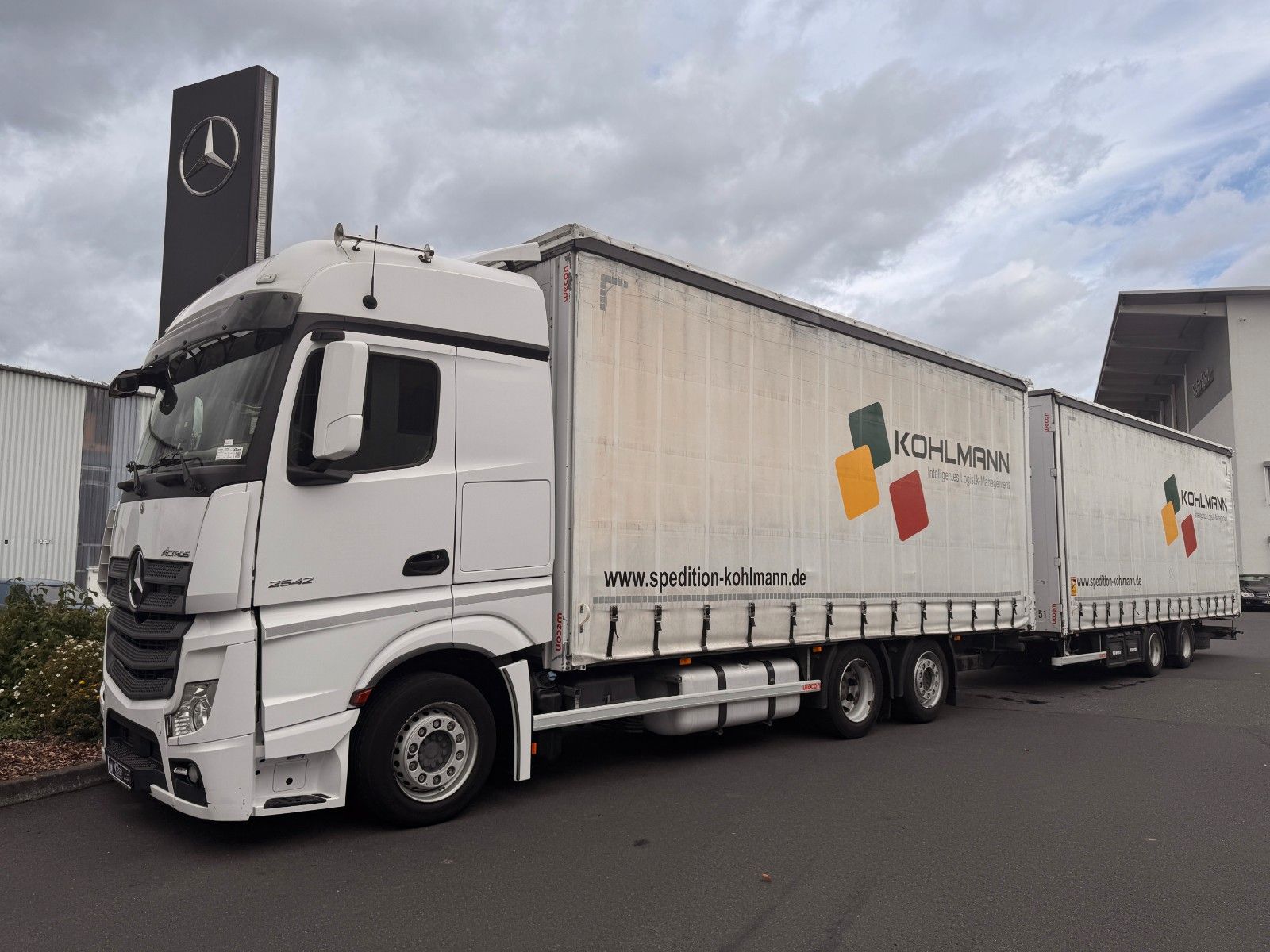 Fahrzeugabbildung Mercedes-Benz Actros 2542 LnR 6x2 Retarder Standklima