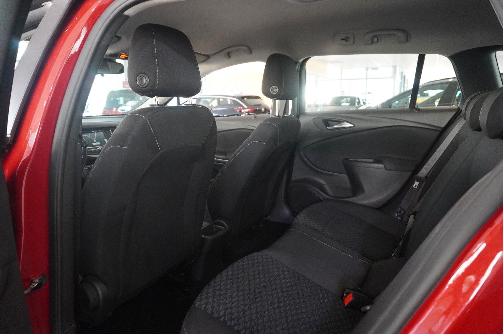 Fahrzeugabbildung Opel Astra K ST 1.2T BUSINESS NAVI/LED/SHZ/TEMP./DAB+