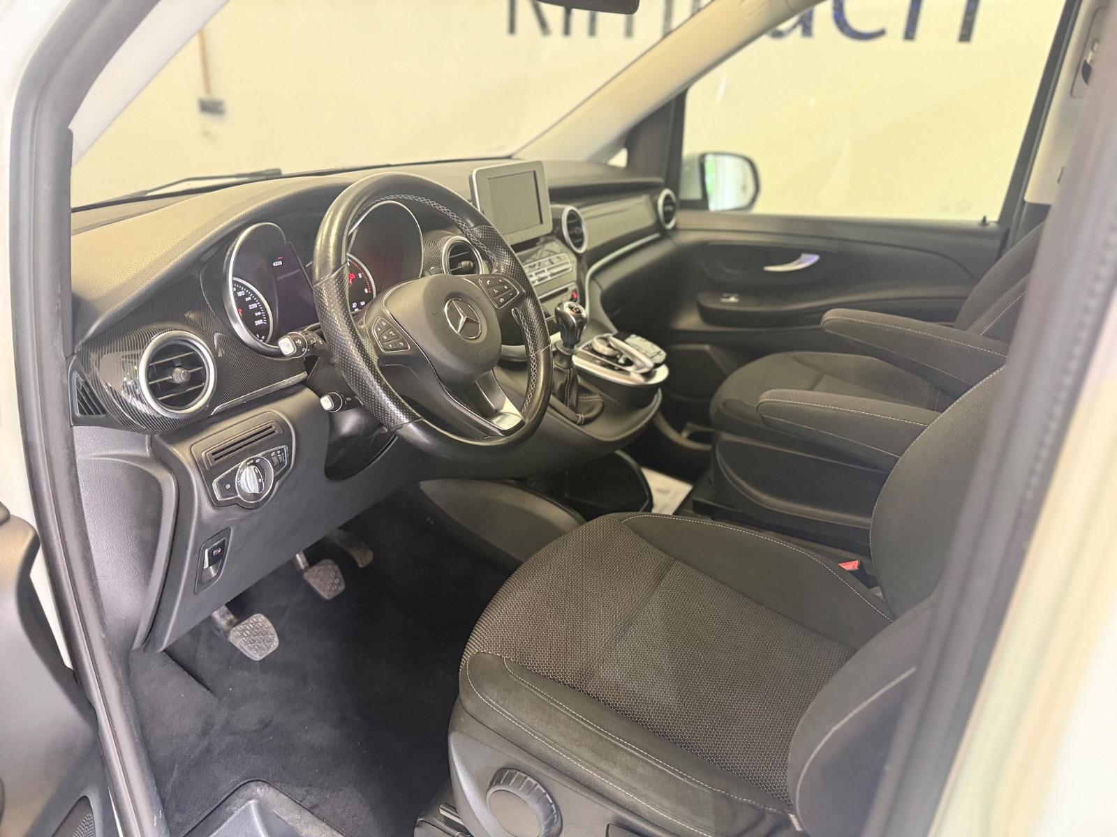 Mercedes-Benz Classe V 220 d | 163 ch | BVM | Attelage | Éclairage d'ambiance | Régulateur de vitesse | Vitres arrière surteintées
