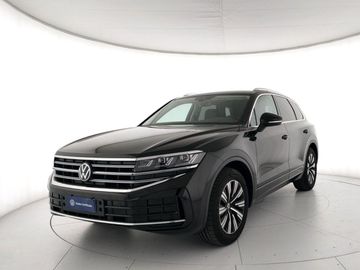 Volkswagen Touareg - 1