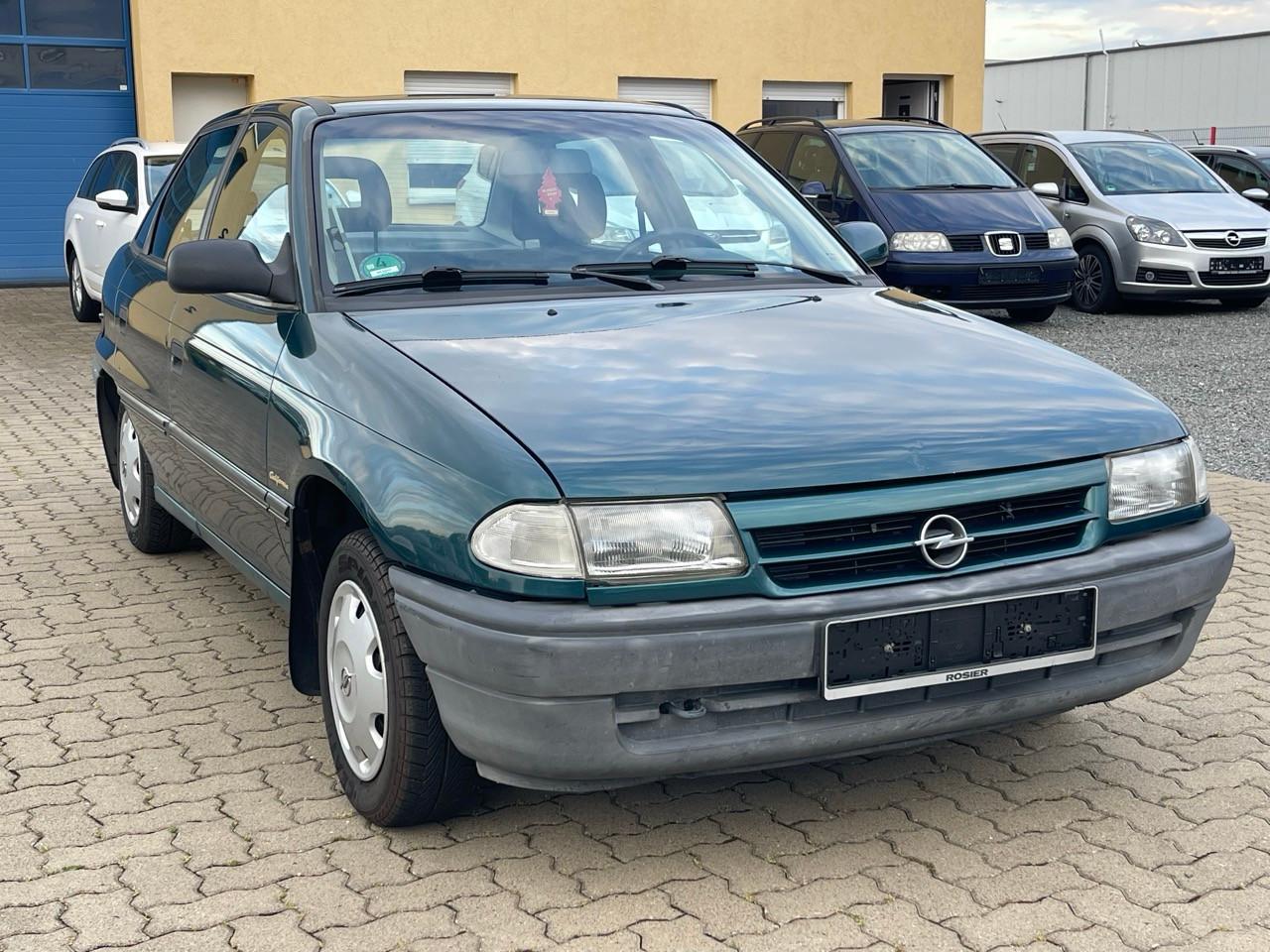 Opel Astra 1.6 California mit 52 kW Limosine