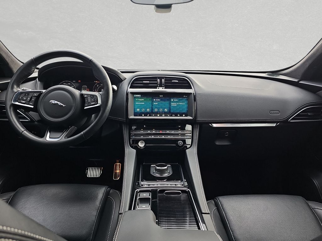 Jaguar F-Pace 20d Chequered Flag AWD