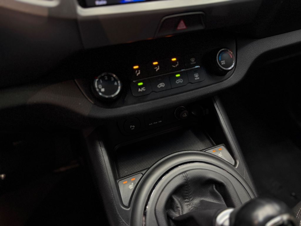 KIA Sportage Attract 2WD*KLIMA*KAMERA*SHZ*NAVI*TOP KIA Sportage Attract 2WD*KLIMA*KAMERA*SHZ*NAVI*TOP