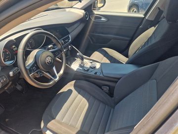 Alfa-Romeo Giulia - 10
