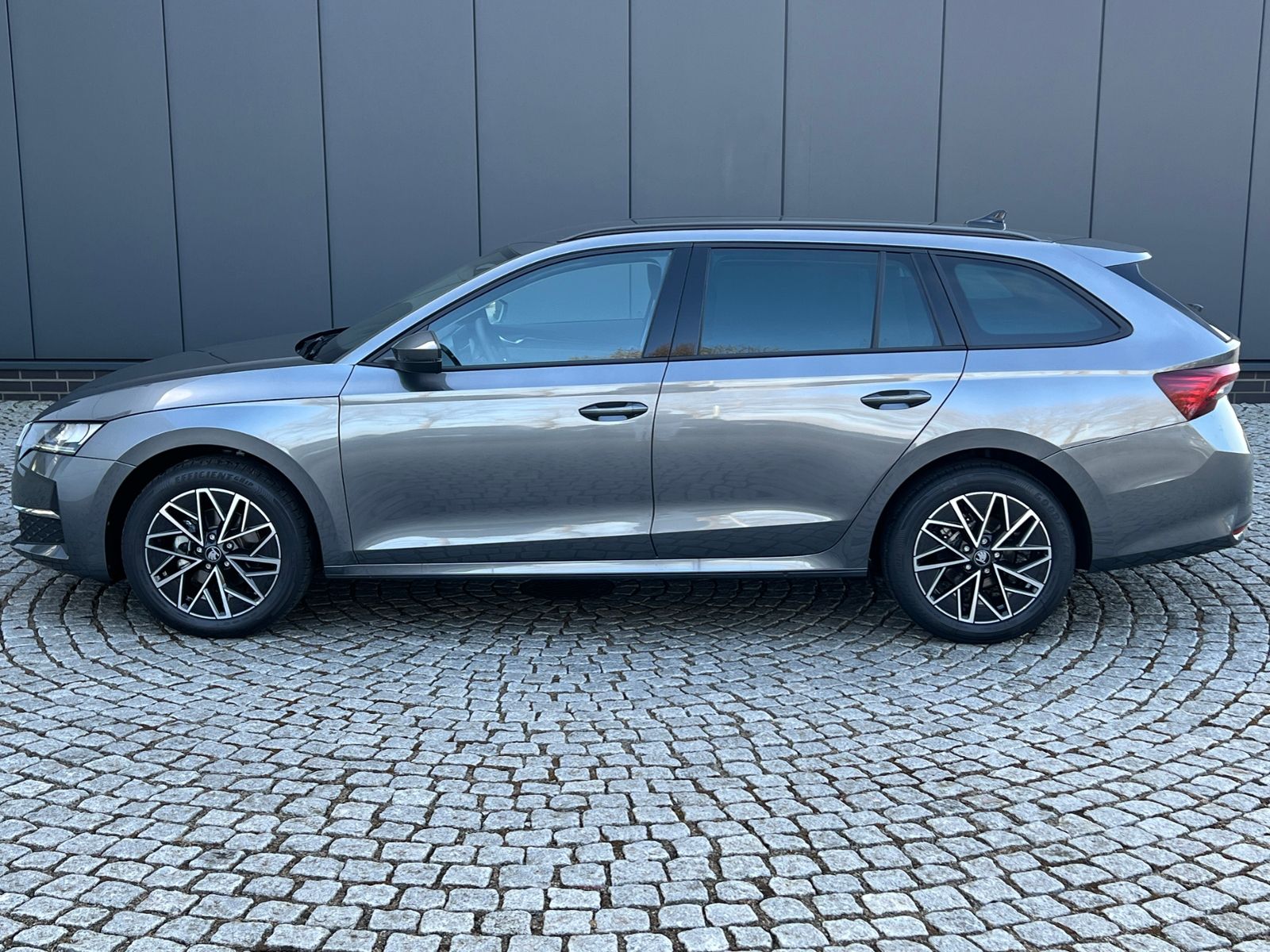 Fahrzeugabbildung SKODA Octavia Combi Balance 2.0 TDI DSG *AHK, Rückfahr