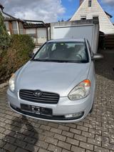Hyundai Accent - Hyundai Accent mit Benzin-Antrieb: Kleinwagen, Schaltgetriebe