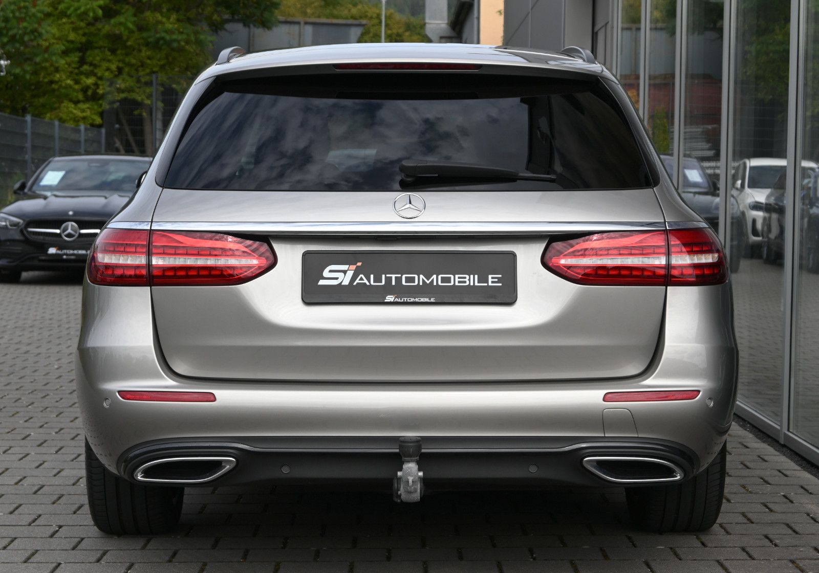 Fahrzeugabbildung Mercedes-Benz E 220 d T Avantgarde °NIGHT°AHK°STANDHZ°BURMEST°