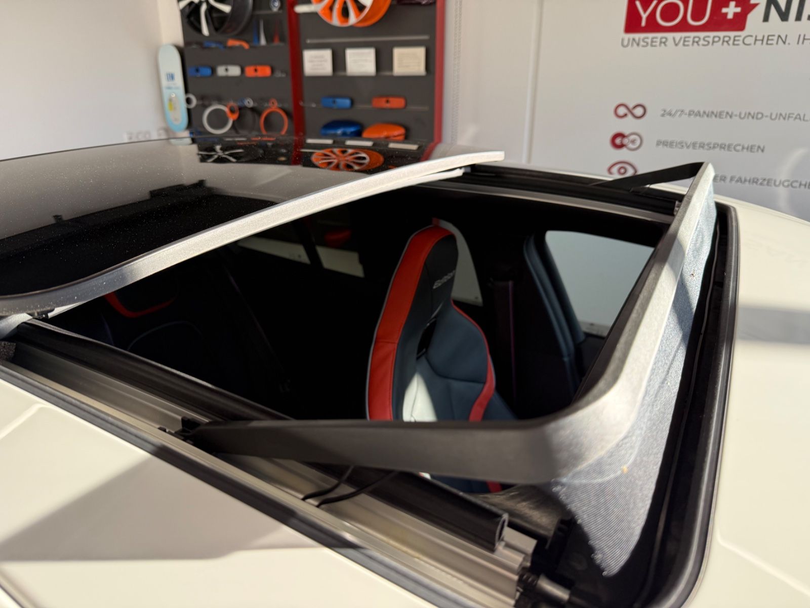Fahrzeugabbildung BMW 118 i Edition Colorv.; M-Tech.-,M-Pro-Sport-Pak.