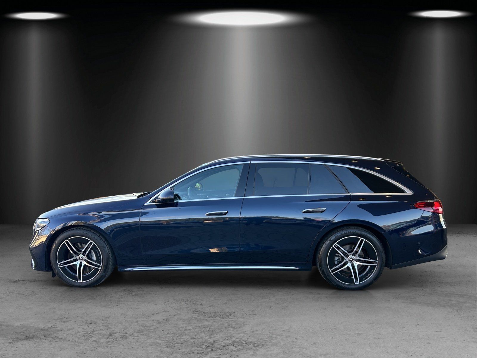 Fahrzeugabbildung Mercedes-Benz E220d T AMG Advan+ DISTRO Sitzklim AHK Pano Memo