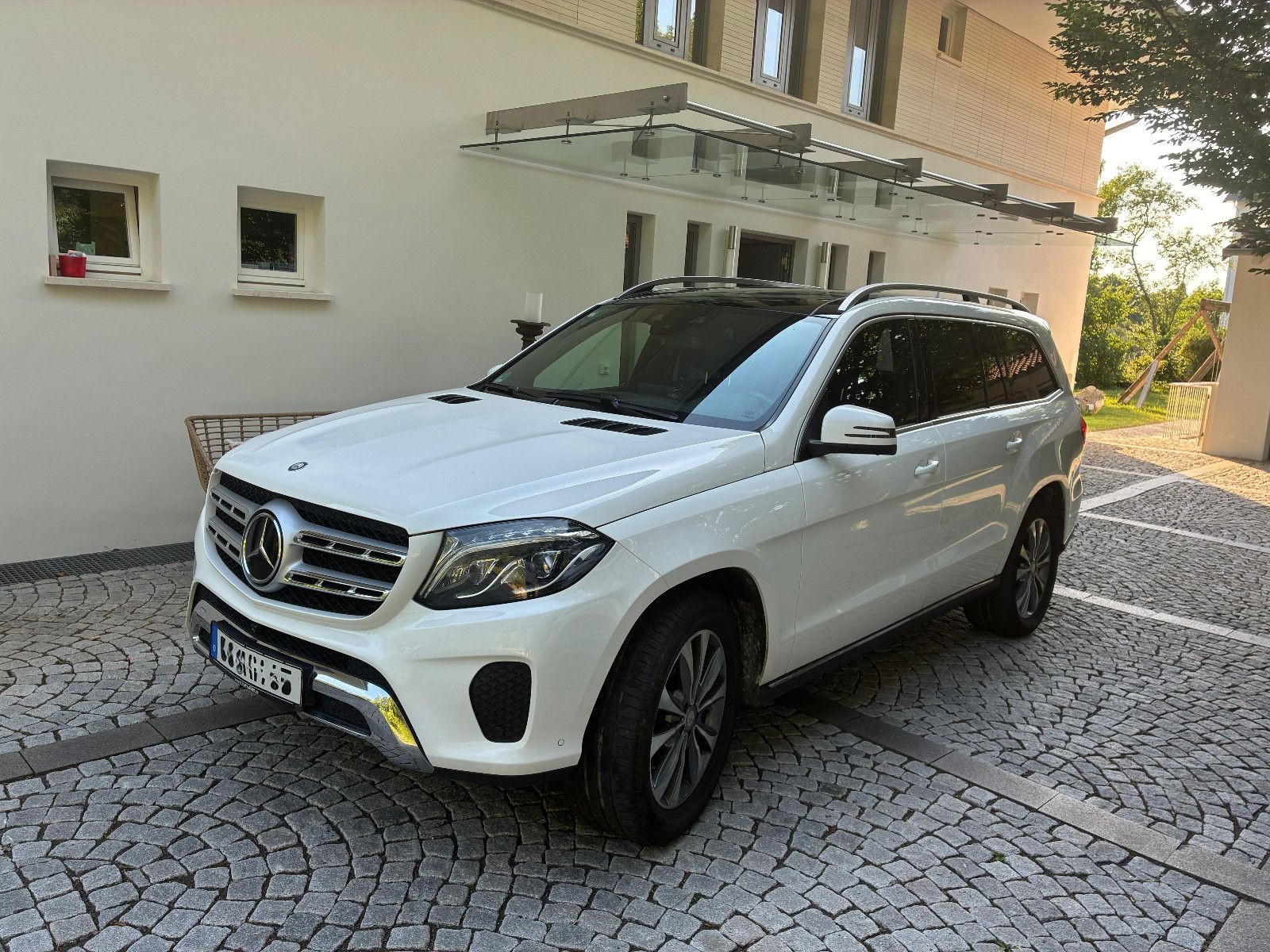 MERCEDES-BENZ GLS 350 d 4Matic/7-Sitzer/Pano/360°