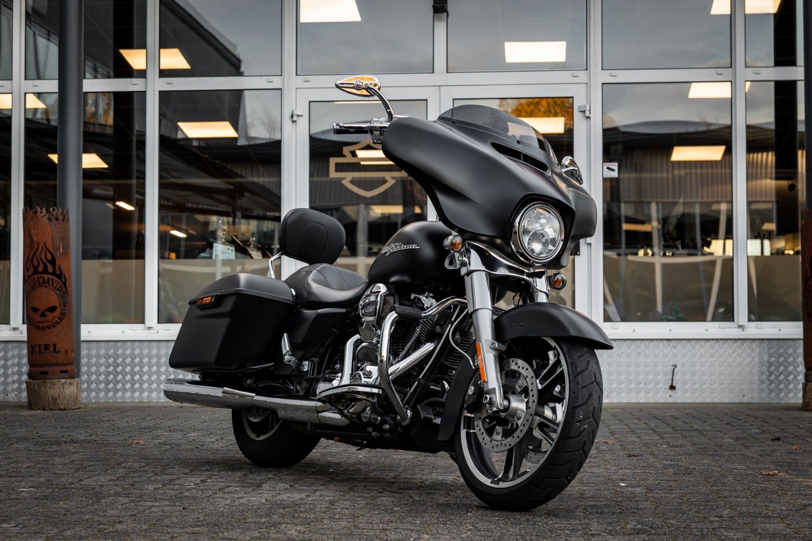 Fahrzeugabbildung Harley-Davidson FLHX Street Glide 103 cui - Vance & Hines - - -