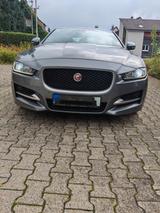 Jaguar XE 20d 180PS AWD R-Sport Automatik R-Sport - silberne Jaguar XE