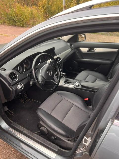 Mercedes-Benz C220 2011 — двигун 2.143 cm³, 170 HP (125kW)