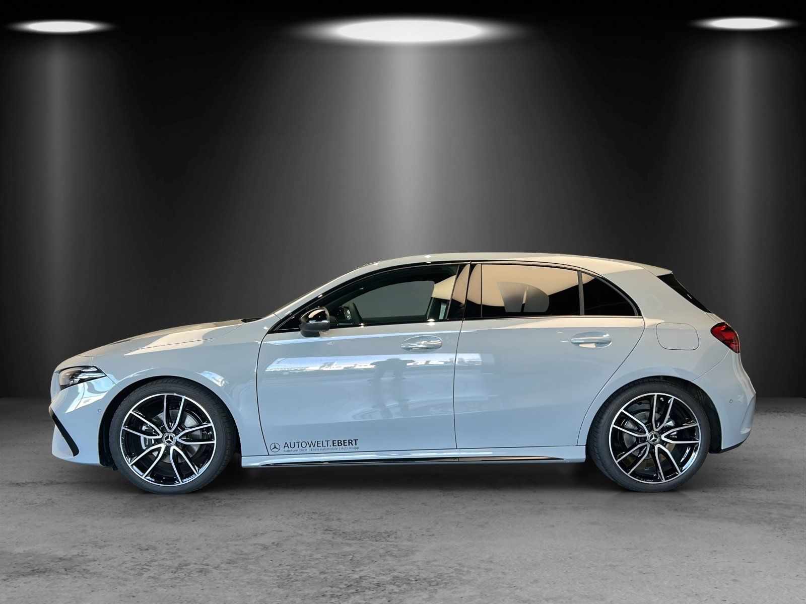 Fahrzeugabbildung Mercedes-Benz A 180 d AMG MultiBeam PANO Lenkradhzg. TOTWINKEL