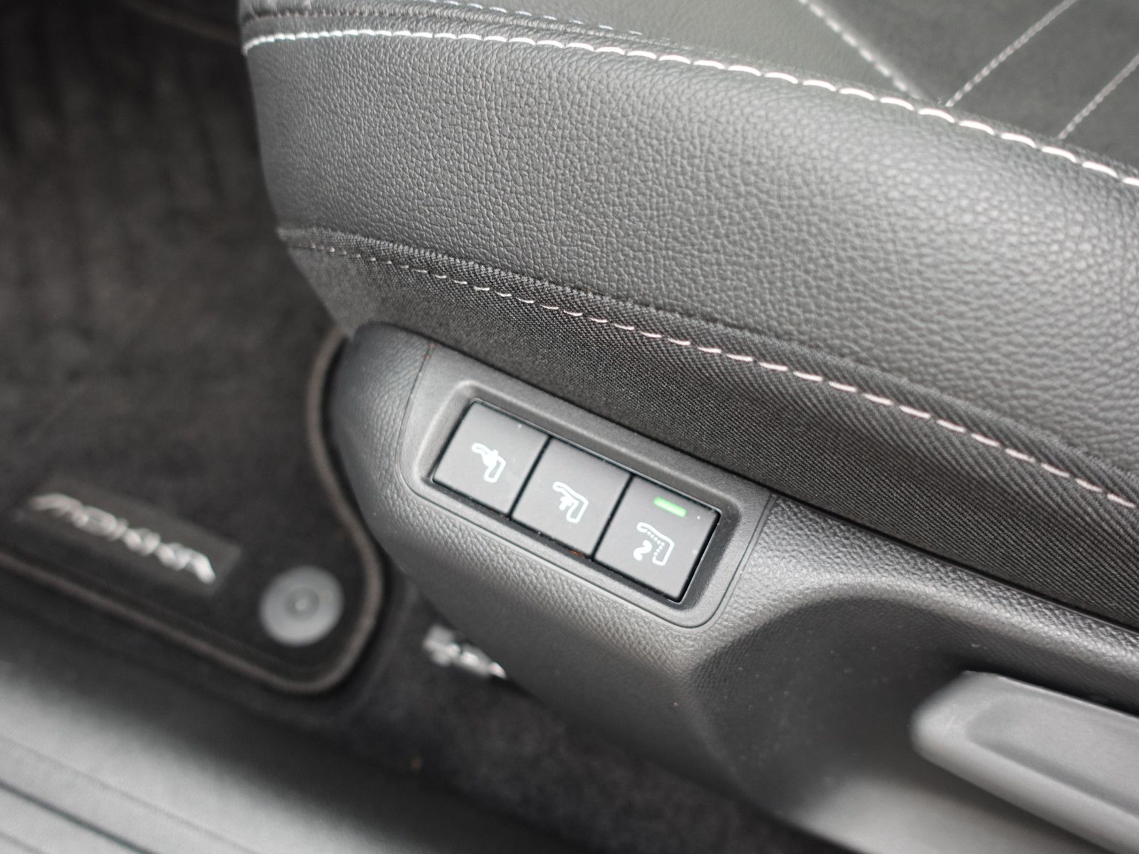 Fahrzeugabbildung Opel Mokka 1.2Turbo 48V Hybrid eDCT GS Allwetter,Navi