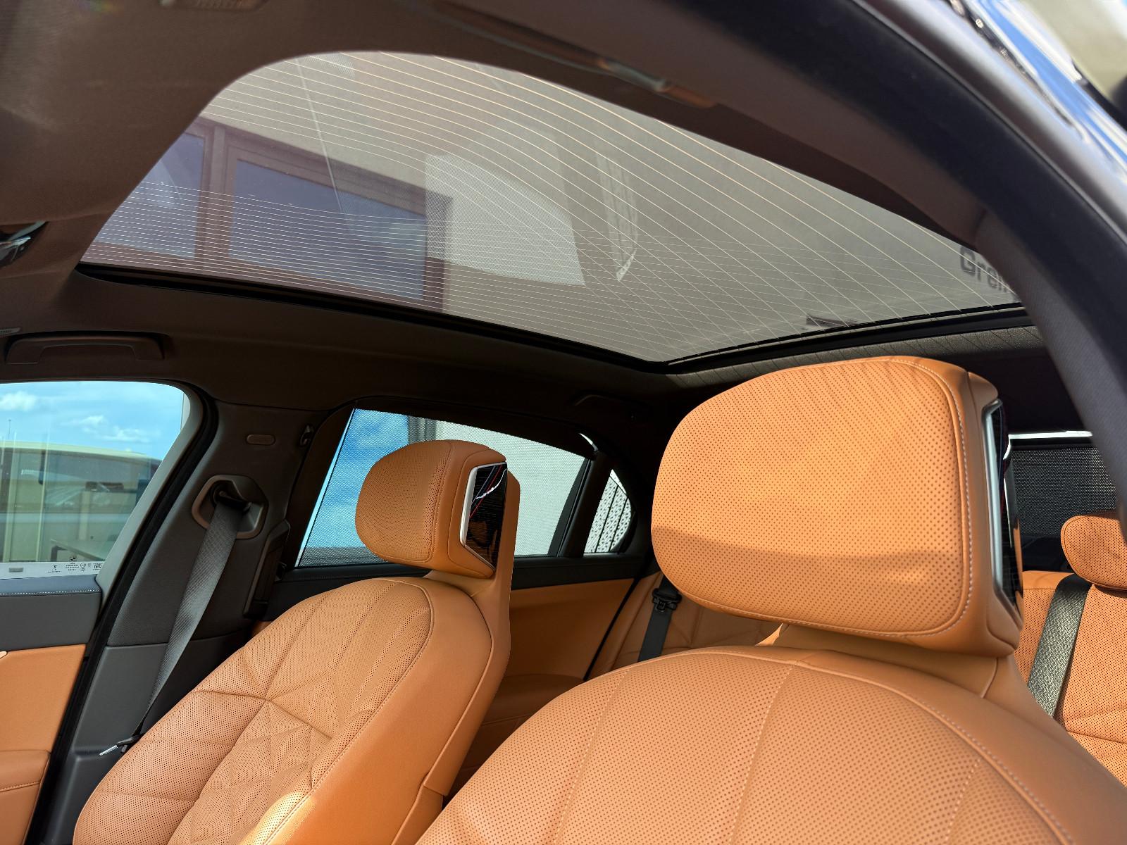 BMW 740d xDrive M Sport Crafted Clarity Sky Lounge