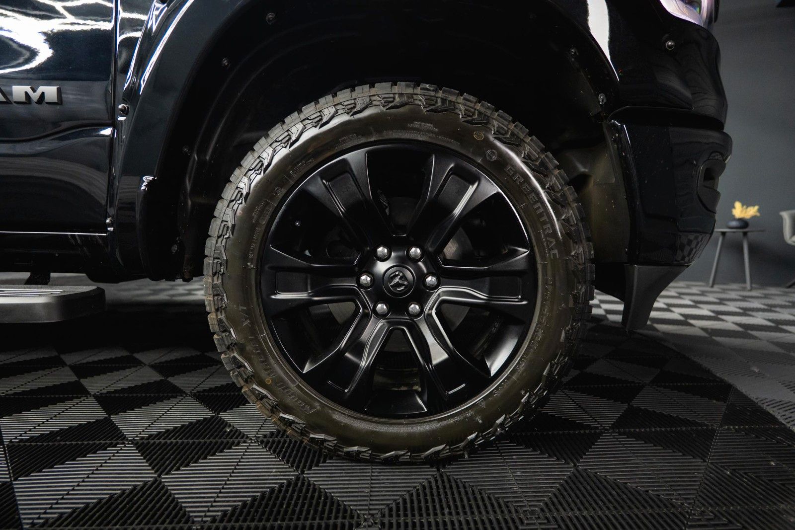 Fahrzeugabbildung Dodge RAM 5.7 V8 HEMI 4x4 LARAMIE Offroad Night LED