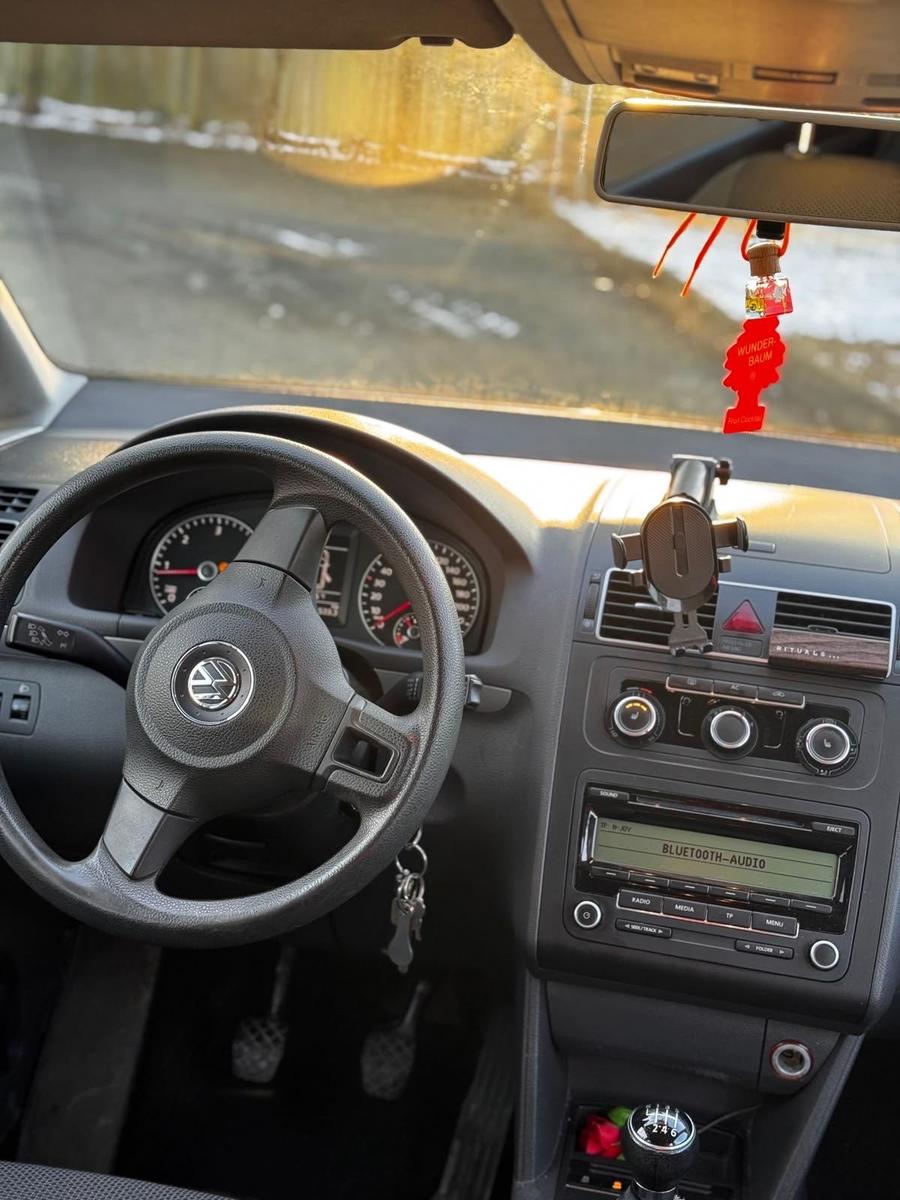 Volkswagen Touran 2011 — photo 6