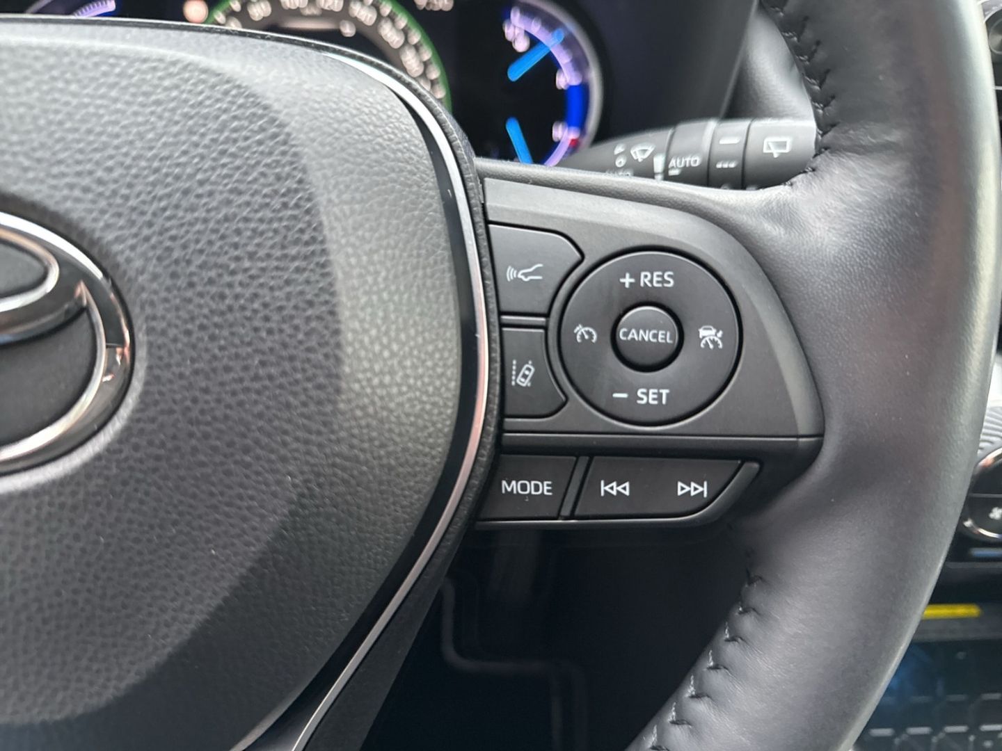 Fahrzeugabbildung Toyota RAV 4 4x4 Lounge Hybrid 2.5 AWD Leder Memory Sit