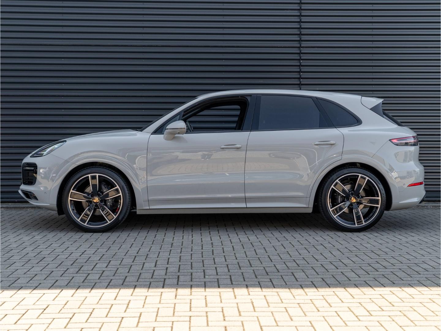 Porsche Cayenne Platinum Edition 22'' Head-Up Display