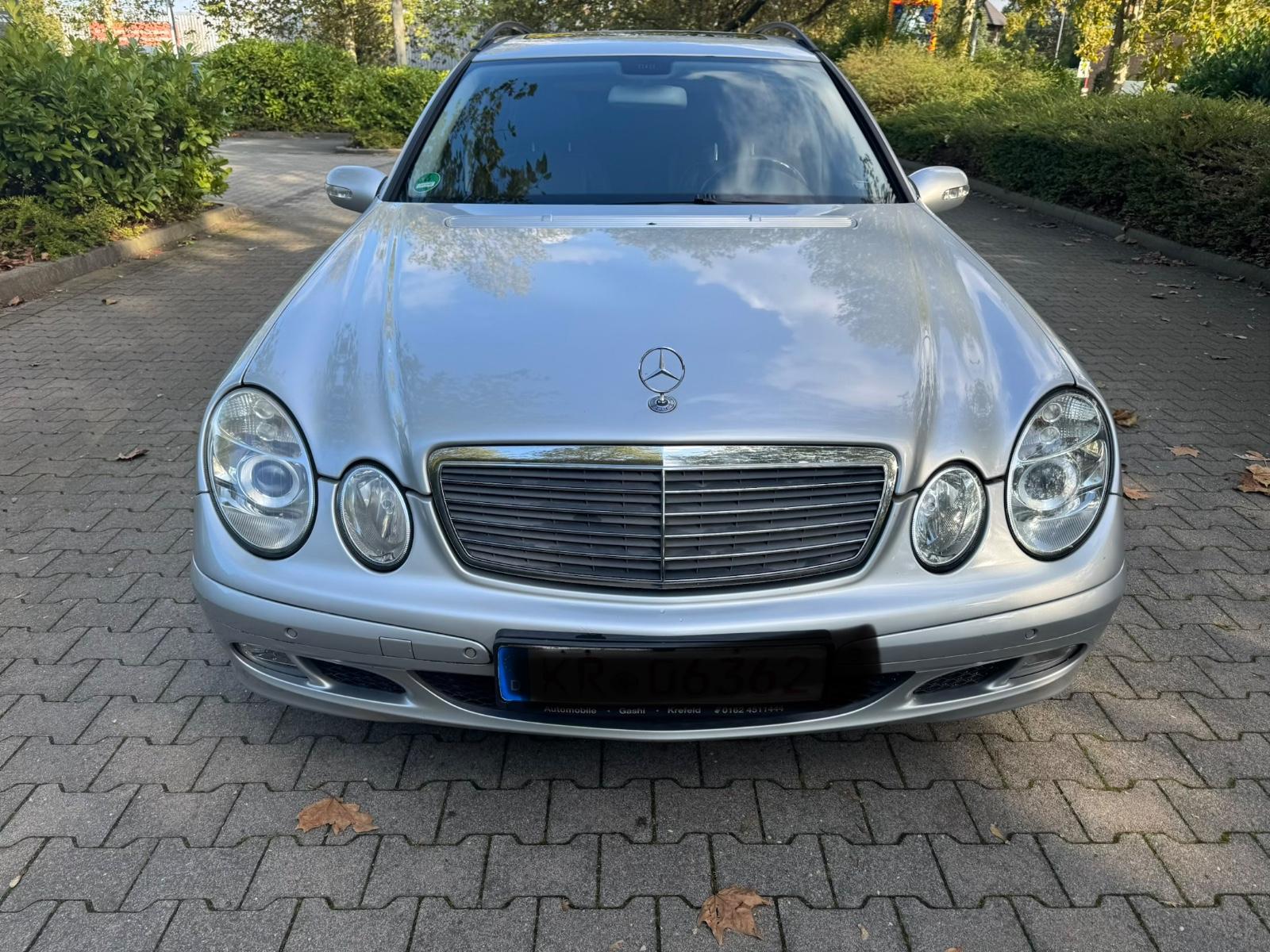 Mercedes-Benz E200 2005 — photo 18