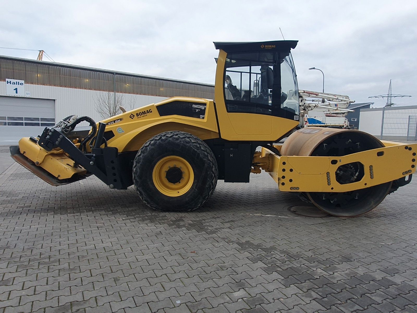 Fahrzeugabbildung BOMAG BW 213 DH / nur 1.087h / Plattenanbauverdicht