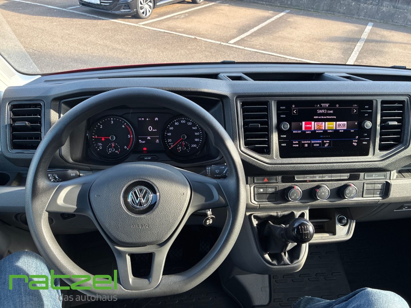 Fahrzeugabbildung Volkswagen Crafter Kasten 35 MR 2-Schiebetüren AHK Navi Rüc