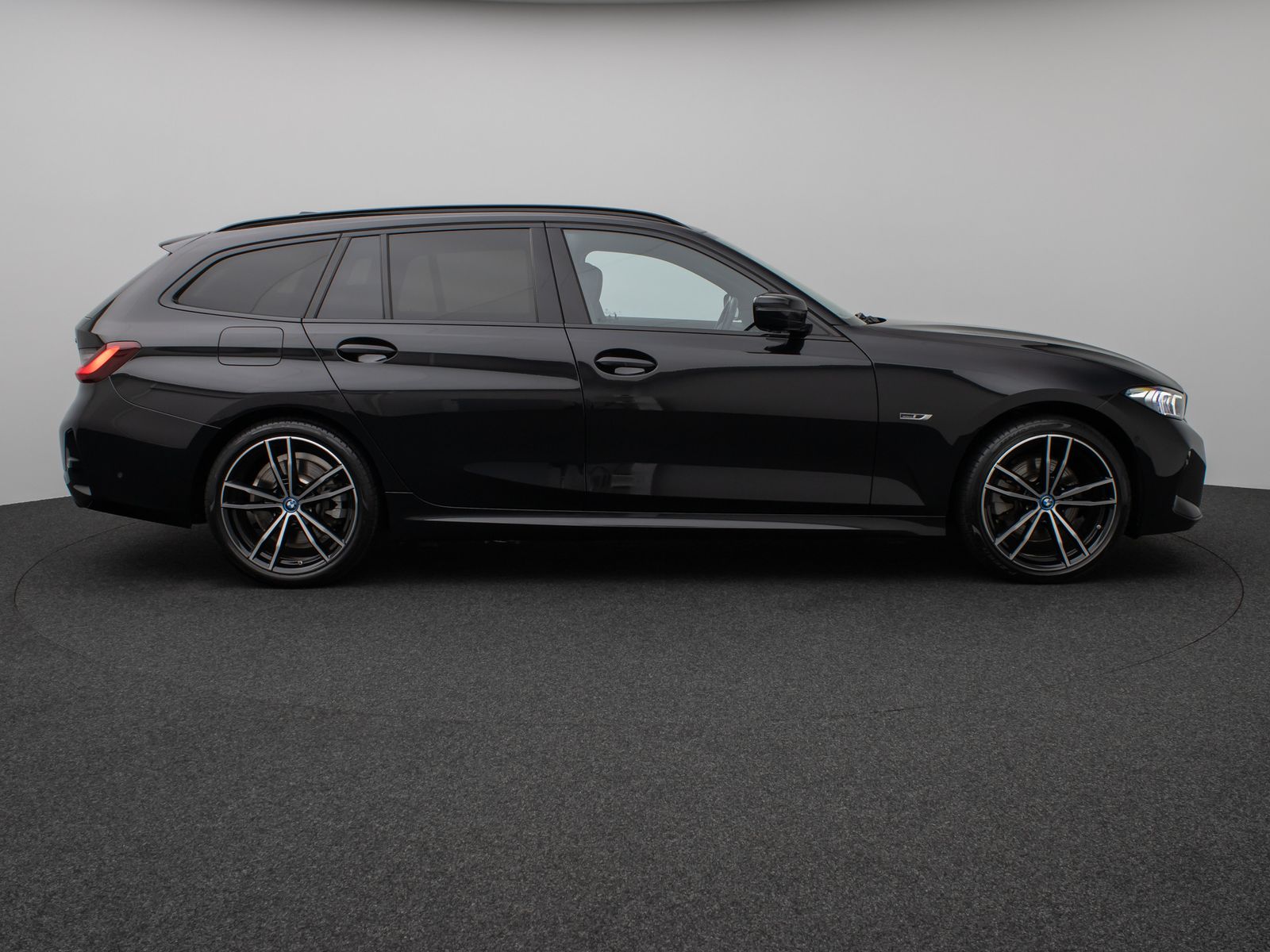 Fahrzeugabbildung BMW 330e M Sport Kamera DAB HiFi Lenkrhzg Alarm 19"