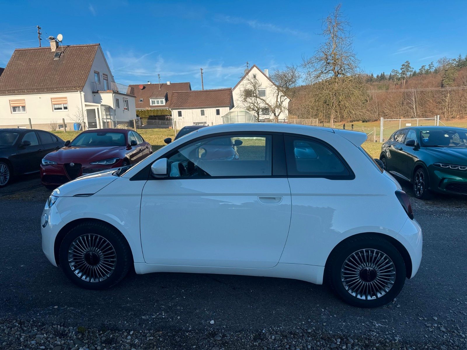 Fahrzeugabbildung Fiat 500e Carplay Klima Tempo
