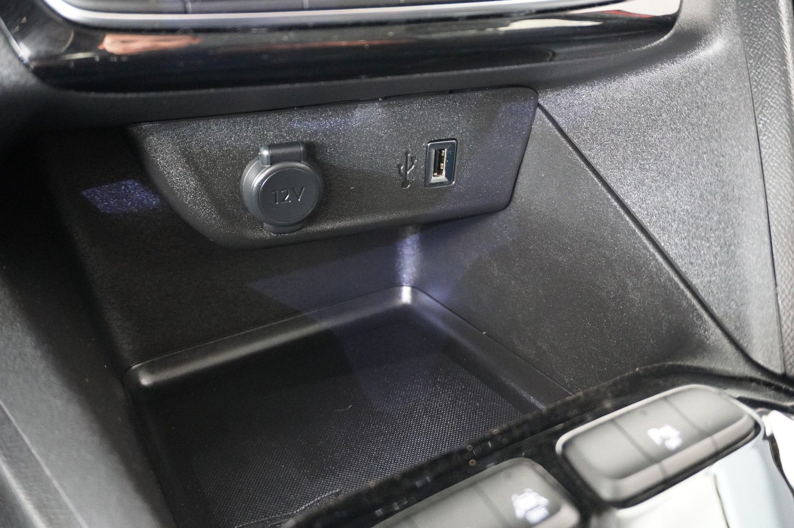 Fahrzeugabbildung Opel Corsa-e F EDITION 3-PHASIG NAVI/VIRT./SPORT/DAB+