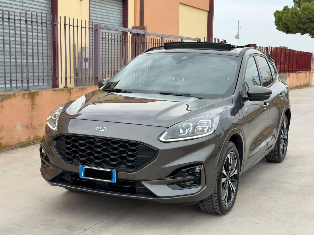 Ford Kuga 2.5 Plug In Hybrid 225 CV CVT 2WD ST-L imagem 3