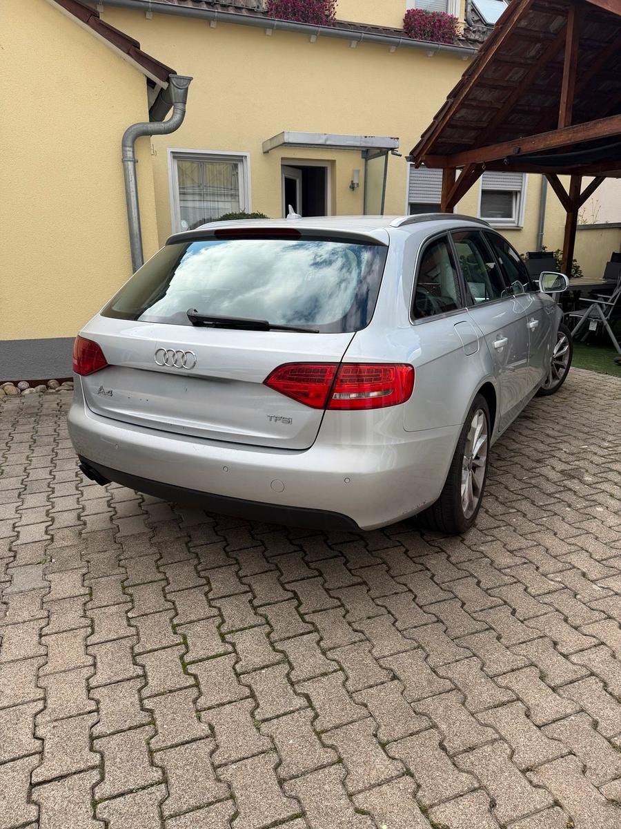 Audi A4 2011 — двигун 120 HP (88kW)