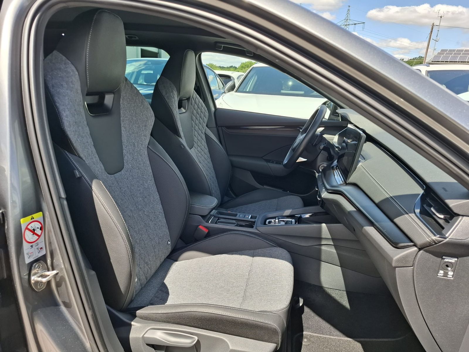 Fahrzeugabbildung SKODA Octavia 1.5 DSG Sportline PANO*MATRIX*AHK*5J.GAR